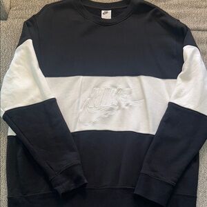 Nike Men's Black and White Sweater